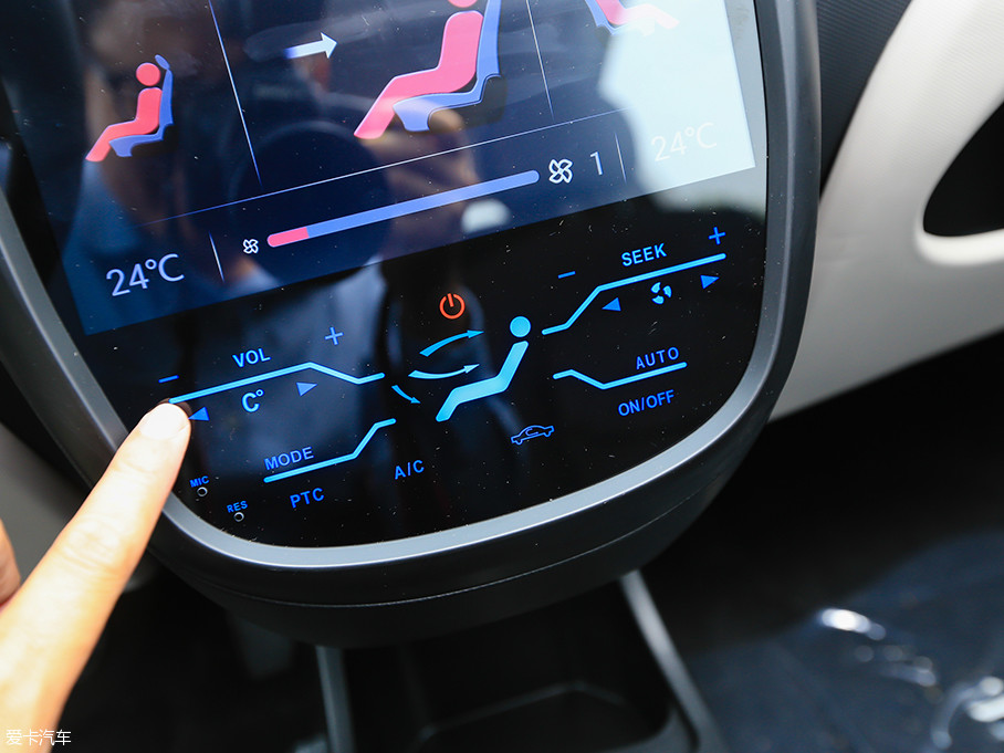 高圧電気システムの重要なコンポーネント：新エネルギー自動車の高圧コネクタ